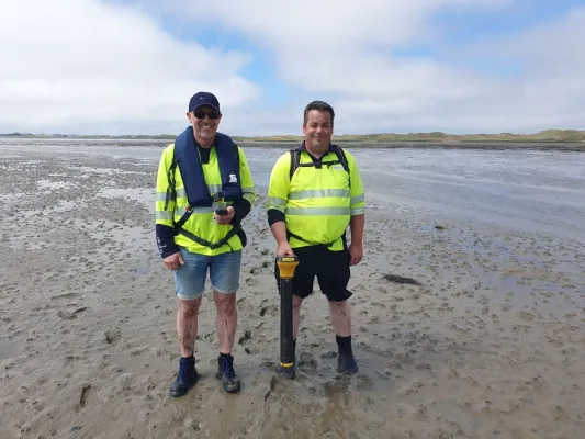Bild: HanseWerk-Tochter SH Netz begeht Gasleitung im Wattenmeer: Arbeitstag mit Tiefenmesser und Boje