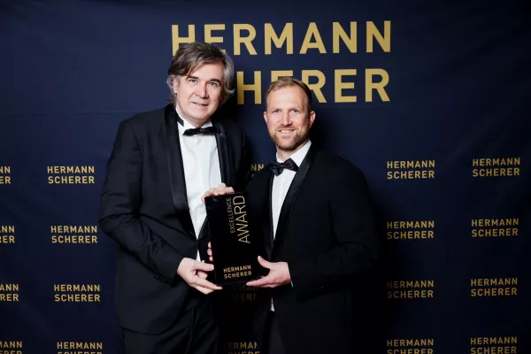Bild: "90% der Weltbevölkerung geht fremd" mit dieser These gewinnt Oberösterreicher den EXCELLENCE AWARD