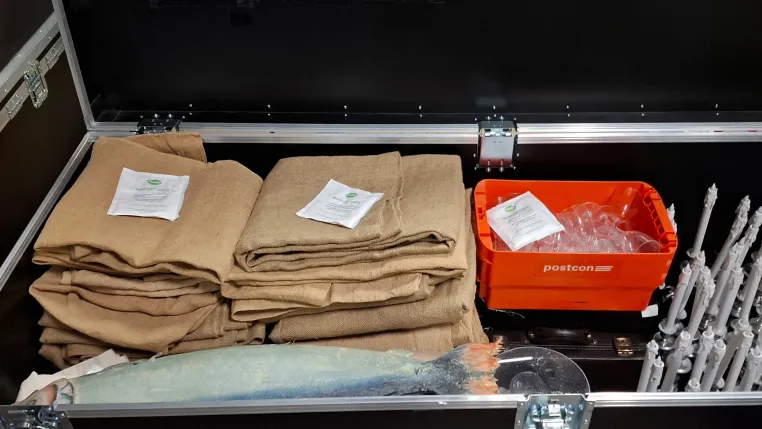 Internationale Veranstaltungslogistik gegen Feuchtigkeit absichern Bild: Internationale Veranstaltungslogistik gegen Feuchtigkeit absichern