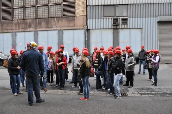 Bild: Auszubildende des Willy-Brandt-Berufskollegs zu Gast bei den Stadtwerken Duisburg