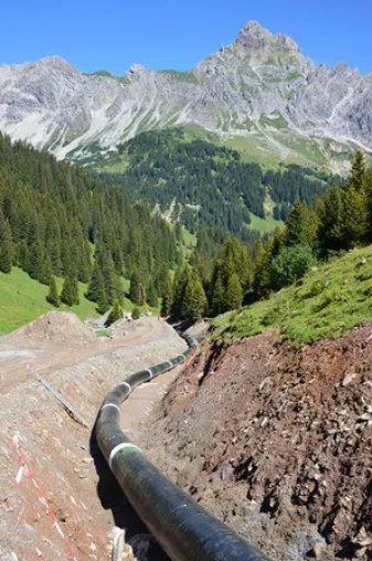 Bild: MAX STREICHER Österreich GmbH verlegt Pipeline in den Vorarlberger Alpen