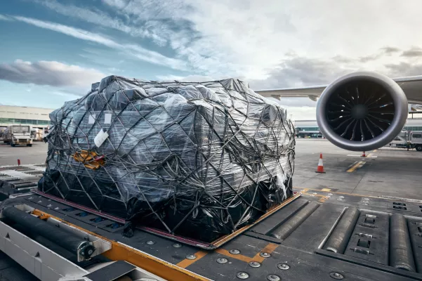 Bild: Von Wolken umhüllt: Die faszinierende Welt des Luftfrachttransports nach Turkmenistan.