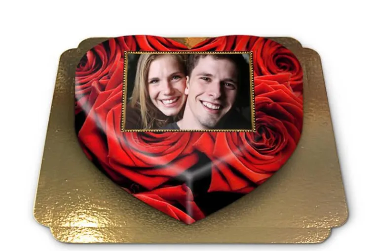 Liebe geht durch den Magen: Valentinstagstorte mit persönlichem Fotomotiv verschenken Bild: Liebe geht durch den Magen: Valentinstagstorte mit persönlichem Fotomotiv verschenken