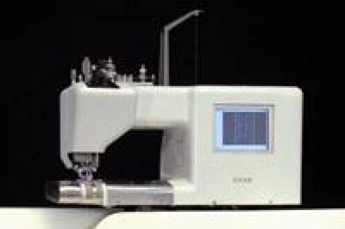Die Kettelmaschine von Erbe macht aus dem traditionellen Ketteln, das bislang ein langwieriger und mühsamer Arbeitsprozess war, eine einfache Nähoperation.