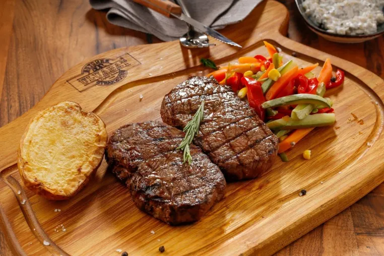 Frisches Gourmetfleisch online bestellen bei der Metzgerei Alber Bild: Frisches Gourmetfleisch online bestellen bei der Metzgerei Alber