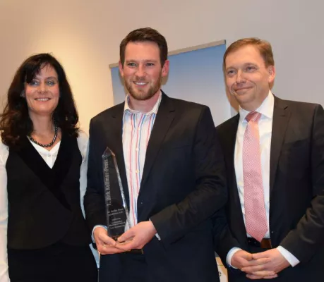 Bild: Der Gothaer Verein symbioun erhält den Dirk-Kollmar-Preis 2015