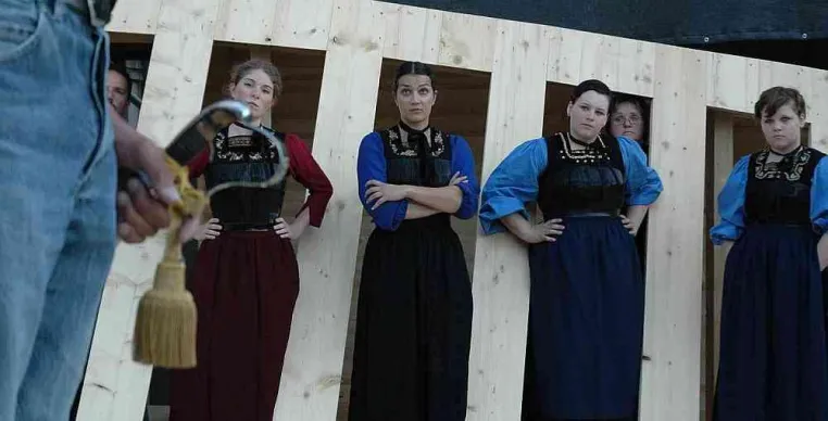 Bild: Nur noch drei Wochen: Theaterstück „Tolle Weiber“ hat am 12. Juli in Krumbach Premiere