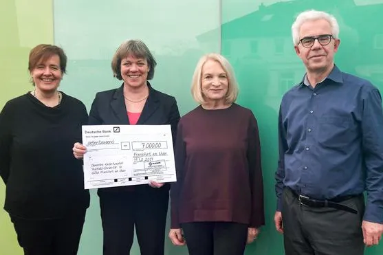 Bild: Siebte Spende der KERN Group zugunsten des Clementine Kinderhospitals