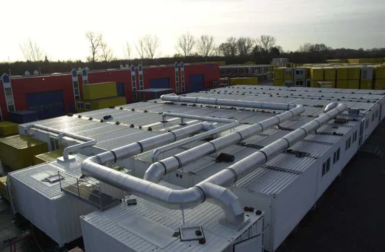 Bild: ELA unterstützt Großprojekt der Ölindustrie - Containeranlage nach Angola verschifft