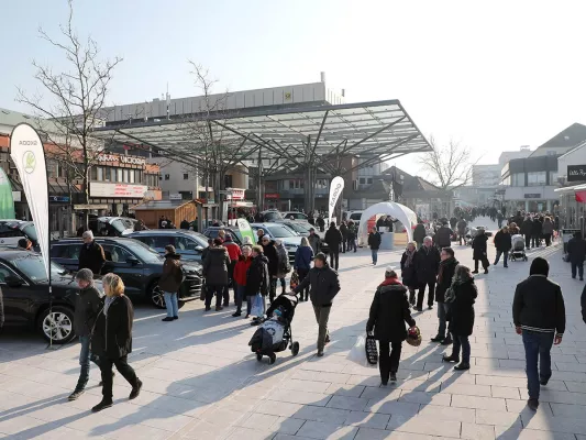 Bild: Auto- und Zweiradmeile mit verkaufsoffenem Sonntag am 3. April 2022