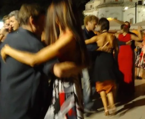 Bild: La Rogaia Tangoreisen Juni 2012, Aufbaukurs. Sicher auf der Tanzfläche, endlich das Tangotanzen genießen.