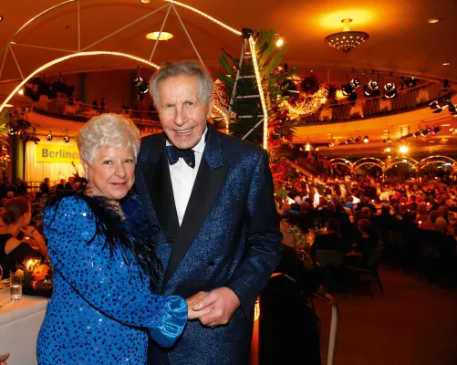 Bild: Der jahrelange „gute Geist vom Berliner Theaterclub e. V.:“   Renate Laur wird 80 ! 