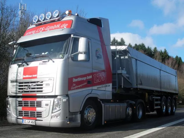 Bild: Nutzfahrzeugüberführung: LTS optimiert Flotte mit Transics-Telematik