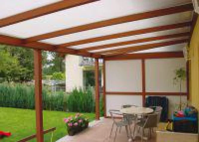 Bild: Hohlkammerplatten als Terrassenüberdachung