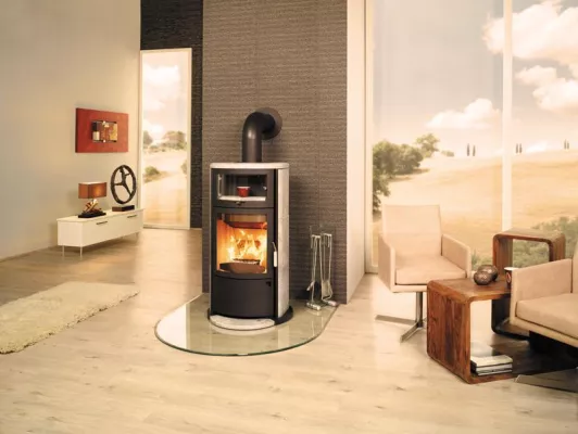 Bild: Kaminofen mit elektronischer Verbrennungsregelung