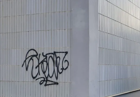Bild: Gebrannter Graffitischutz