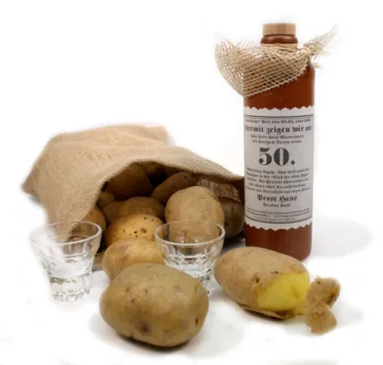 Originelle Geburtstagsgeschenke: Hochprozentiges mit persönlichem Etikett und 1,20-Meter-Torte zum Aufblasen Bild: Originelle Geburtstagsgeschenke: Hochprozentiges mit persönlichem Etikett und 1,20-Meter-Torte zum Aufblasen