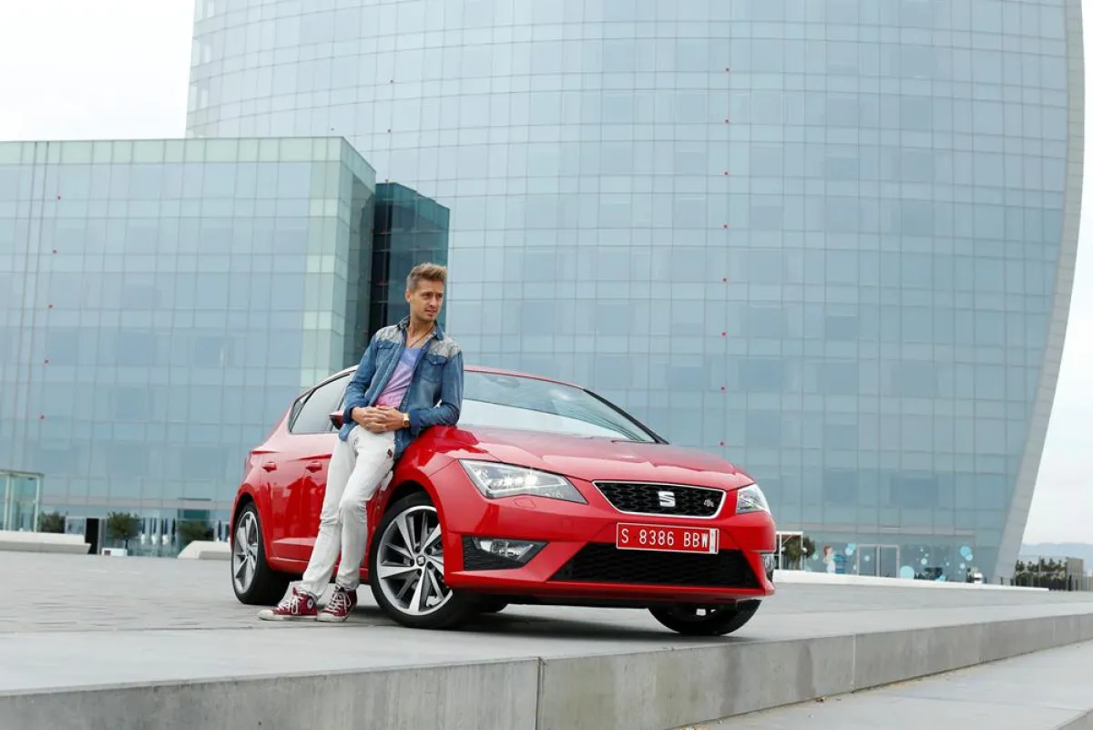 SEAT Markenbotschafter Christian Deerberg mit dem neuen SEAT Leon