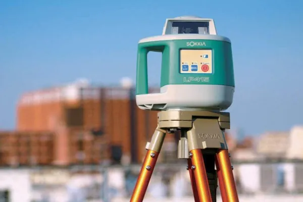 Bild: HKL BAUMASCHINEN übernimmt den exklusiven Vertrieb von Sokkia- und Triax-Lasern in Deutschland