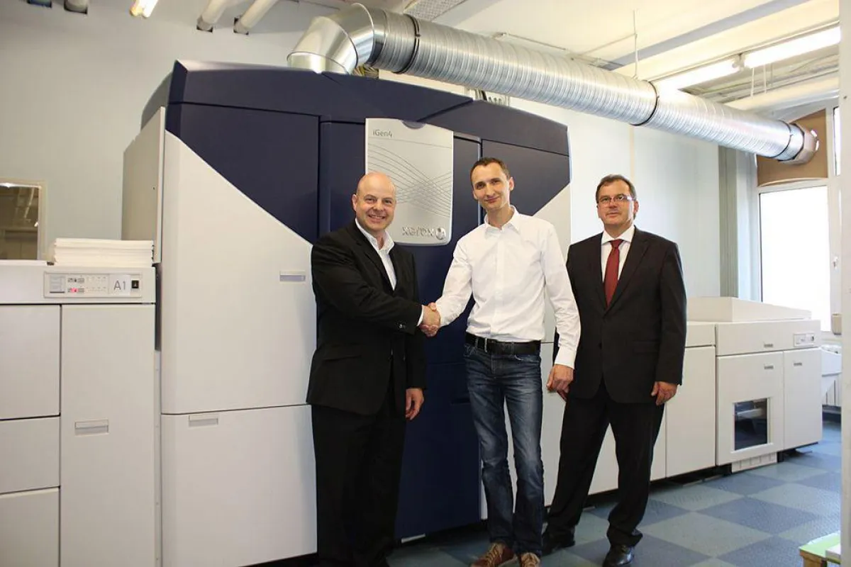 Übergabe Xerox iGen4: Norman Thomas (Mitte), Uwe Bünning (l.) und Jürgen Kutzleb