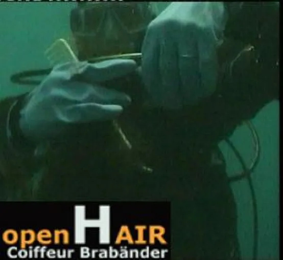 Bild: Unterwasser Haare schneiden -  Weltrekord gebrochen