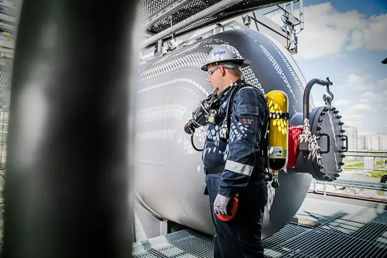 Bild: Arbeiten als Sicherungsposten in der Industrie