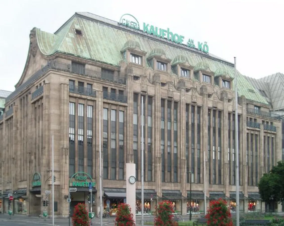 Bald mit spektakulärer Eventgastronomie: Die Premiumimmobilie „Kö 1“ in 1A-Citylage von Düsseldorf (Quelle: Wikipedia - Danielsp)