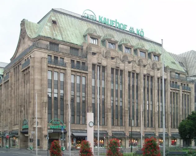 AENGEVELT vermittelt rd. 805 m² Bürofläche im Düsseldorfer Premium-Objekt „Königsallee 1“ an Eventgastronom Bild: AENGEVELT vermittelt rd. 805 m² Bürofläche im Düsseldorfer Premium-Objekt „Königsallee 1“ an Eventgastronom