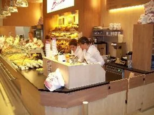 Erfolg kommt nicht vom Brot allein - Bäckerei-Verkaufsberatung Schmitz begleitete Filialeröffnung in Vlotho Bild: Erfolg kommt nicht vom Brot allein - Bäckerei-Verkaufsberatung Schmitz begleitete Filialeröffnung in Vlotho