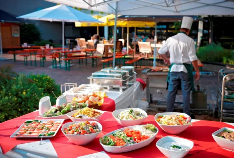 Bild: L & D eröffnete Biergarten im Commudo Tagungshotel Bad Honnef