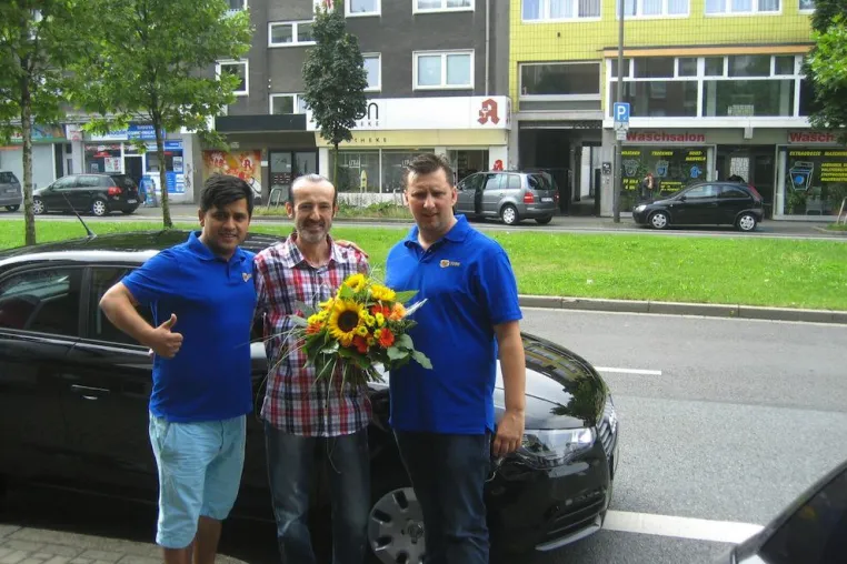 Glückliche Gewinner beim Bet3000 WM-Gewinnspiel: der Audi A1 ging nach Dortmund. Bild: Glückliche Gewinner beim Bet3000 WM-Gewinnspiel: der Audi A1 ging nach Dortmund.