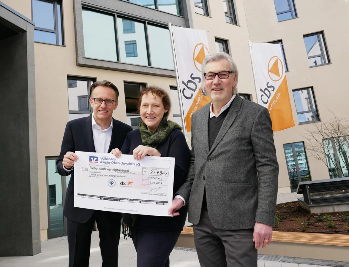 v.l.n.r.: Holger Scheel (cbs) mit Claudia Kaufmann und Ulrich Arndt (DKSB Heidelberg)