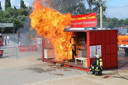 Bild: ELA stellt Brand-Simulationsraum bei den „Rescue-Days 2013“