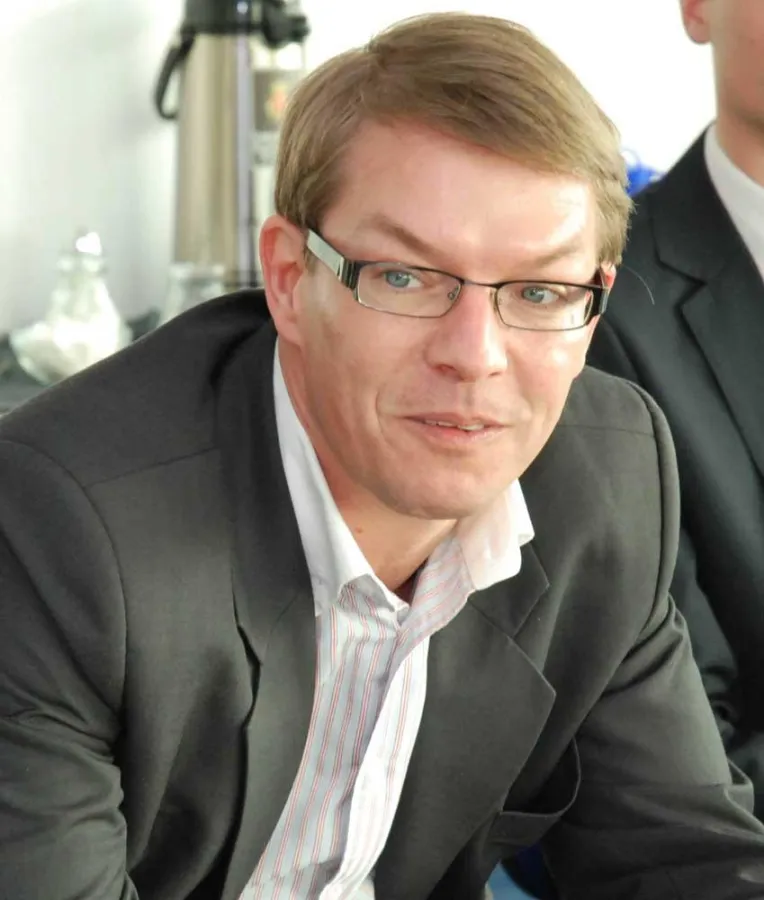 Grimme-Preisträger Prof. Dr. Kim Otto lehrt journalistische Grundlagen an der Macromedia Fachhochschule der Medien.