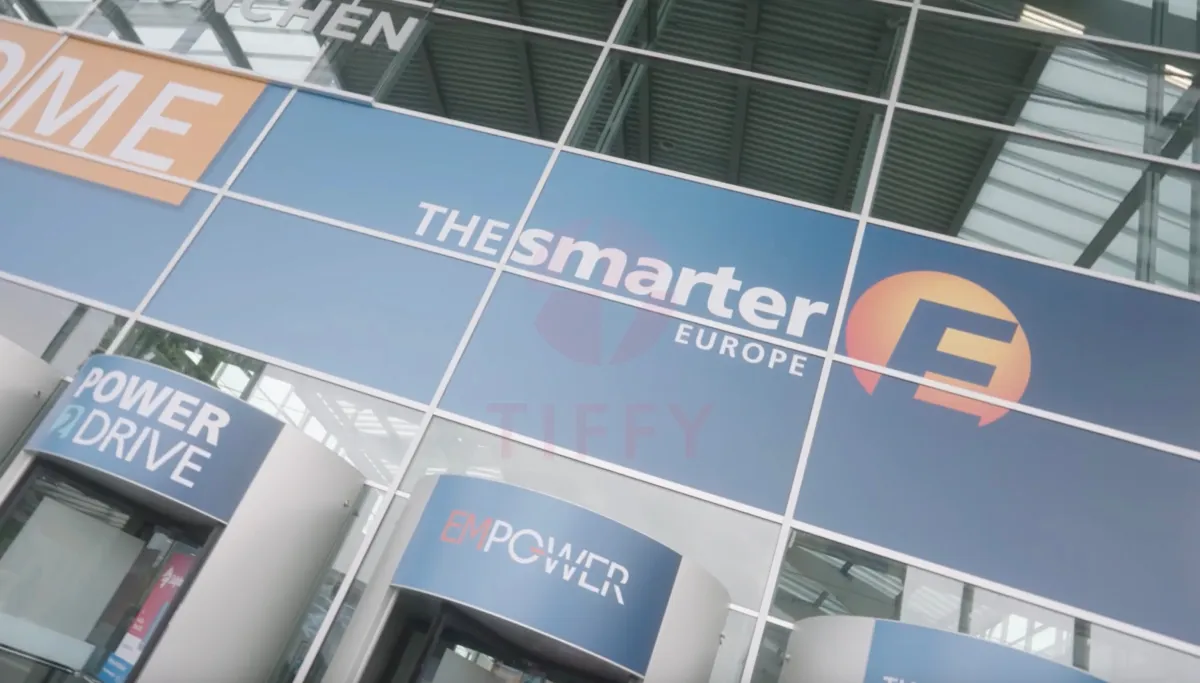 Im Juni 2024 berichtet TIFFY POWER von der InterSolar2024. (© TIFFY POWER STORAGE AG)