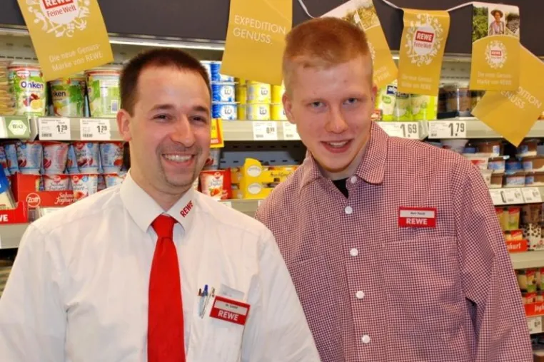Bild: Perfekter Pass - Ausbildungsstart mit GOAL und REWE