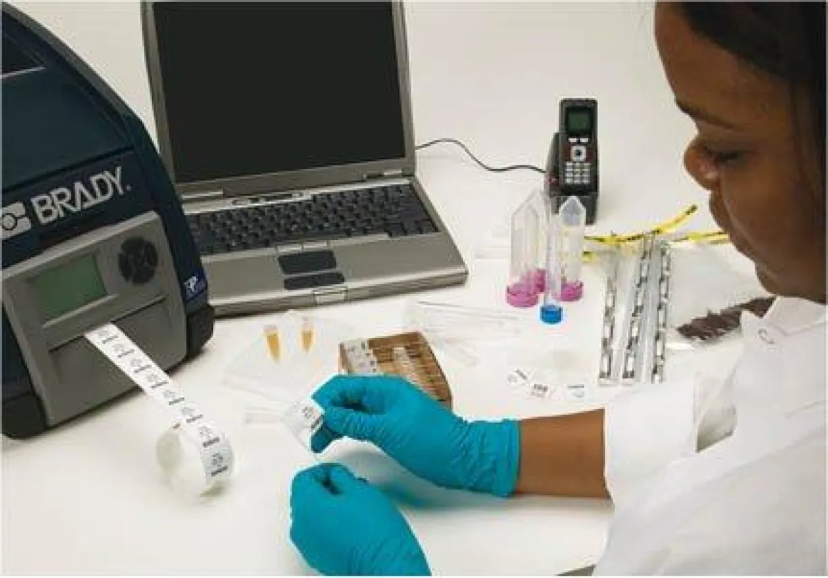 Professionelles kennzeichnen und identifizieren im Labor