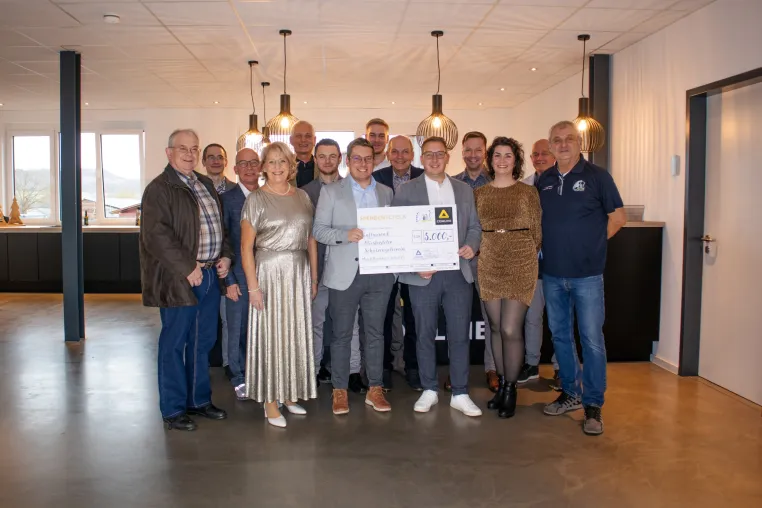 Bild: Spende statt Geschenke: COMLINE spendet 5.000 € an den Blieskasteler Schutzengelverein