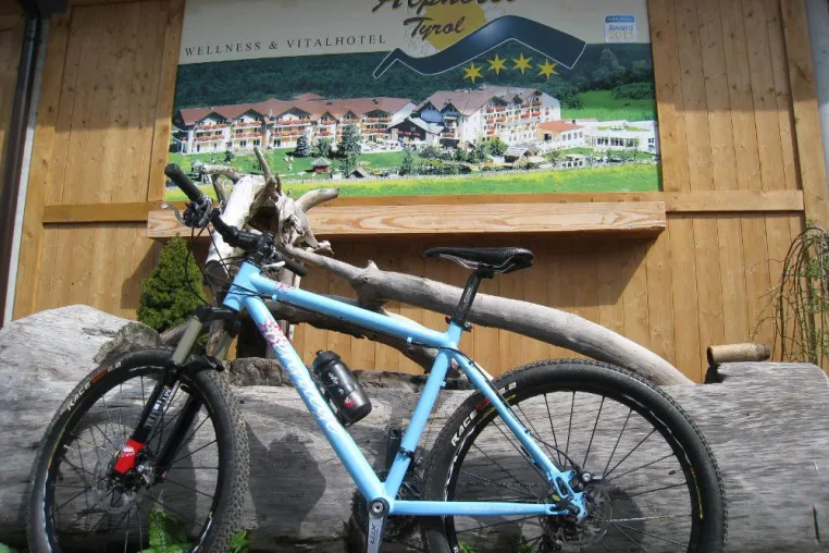 Bergziege Fahrräder und E-Bikes testen – mit Hörmann Reisen nach Südtirol Bild: Bergziege Fahrräder und E-Bikes testen – mit Hörmann Reisen nach Südtirol