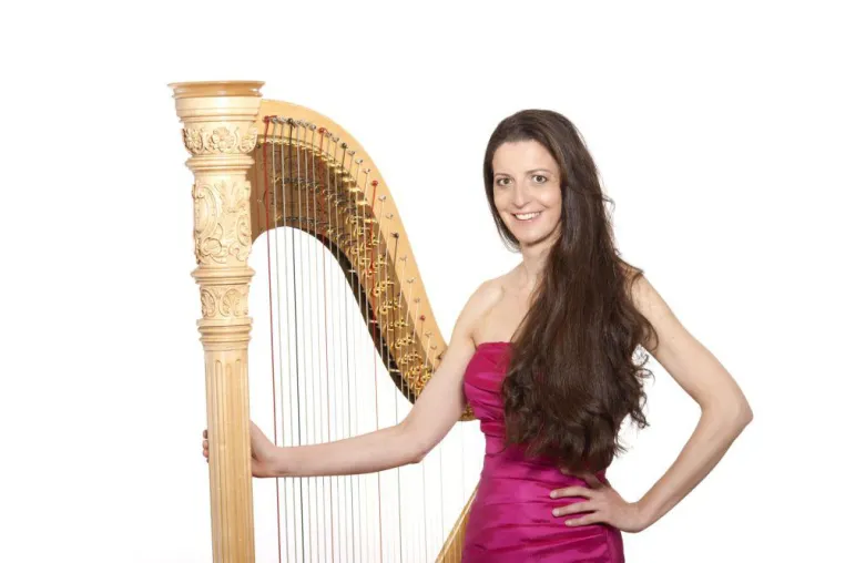 Bild: Virtuose Harfenklänge im Jazzkeller - Silke Aichhorn spielt am 25. April im Burghauser Mautnerschloss