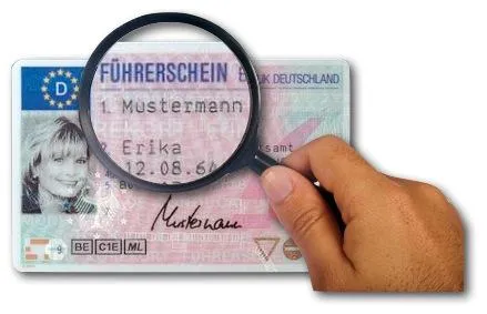 Bild: Führerscheinkontrolle im Unternehmen