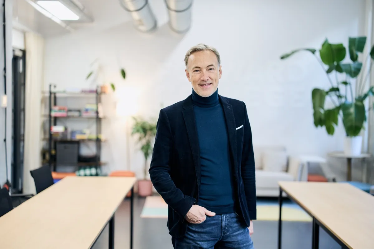 Boris Walbaum im Cambridge Innovation Centre (CIC) in Kreuzberg (© Forward College)