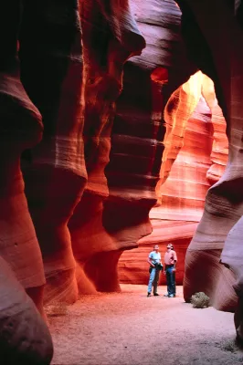 Bild: Indianische Flötenklänge im mystischen Canyon - Chief Tsosie führt durch den Antelope Canyon in Arizona