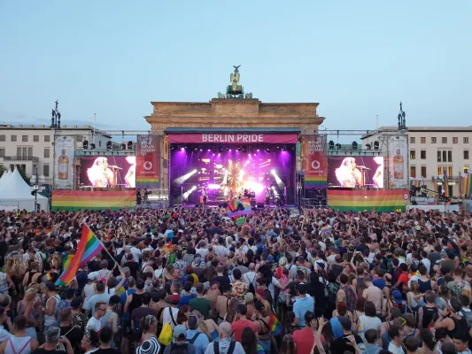 Bild: ELATION Proteus Maximus feiern mit Berlin den Christopher Street Day 2019