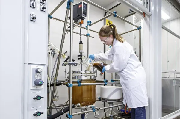 Bild: Bio-Flammschutz für Kunststoffe: Fraunhofer LBF erschließt neue Verwendungsmöglichkeiten für Lignin