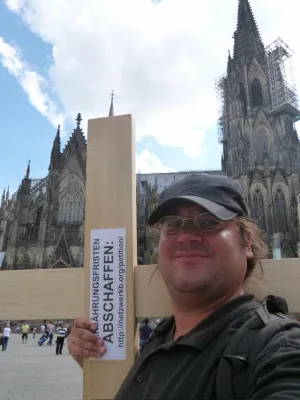 Bild: „Til Schweiger wünschte viel Erfolg“ – Künstler Christophe Didillon von Pilgerwanderung nach Köln zurück