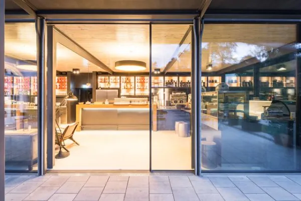 Bild: Filigran schwebend: Umbau und Erweiterung des vorhandenen Cafés im Botanischen Garten am Schloss Nymphenburg