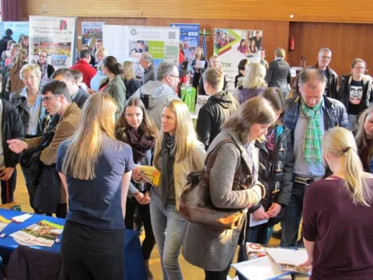 Bild: Lernen und Reisen im Ausland - Programme für Schüler auf der JugendBildungsmesse Mainz