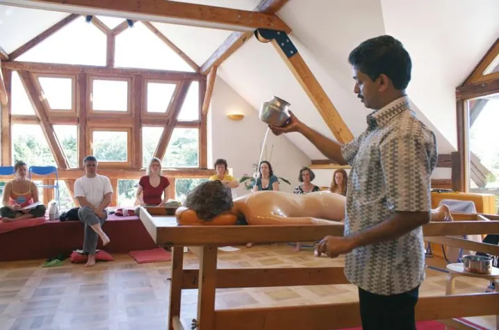 Sommerakademie: Komprimierte Ayurveda-Ausbildungen bei international bekannten Experten Bild: Sommerakademie: Komprimierte Ayurveda-Ausbildungen bei international bekannten Experten
