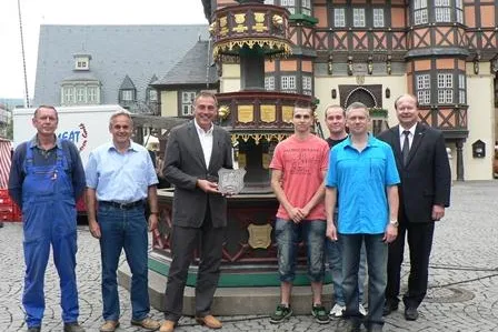 Bild: Wohltäterbrunnen erhielt neue Gedenkplatten